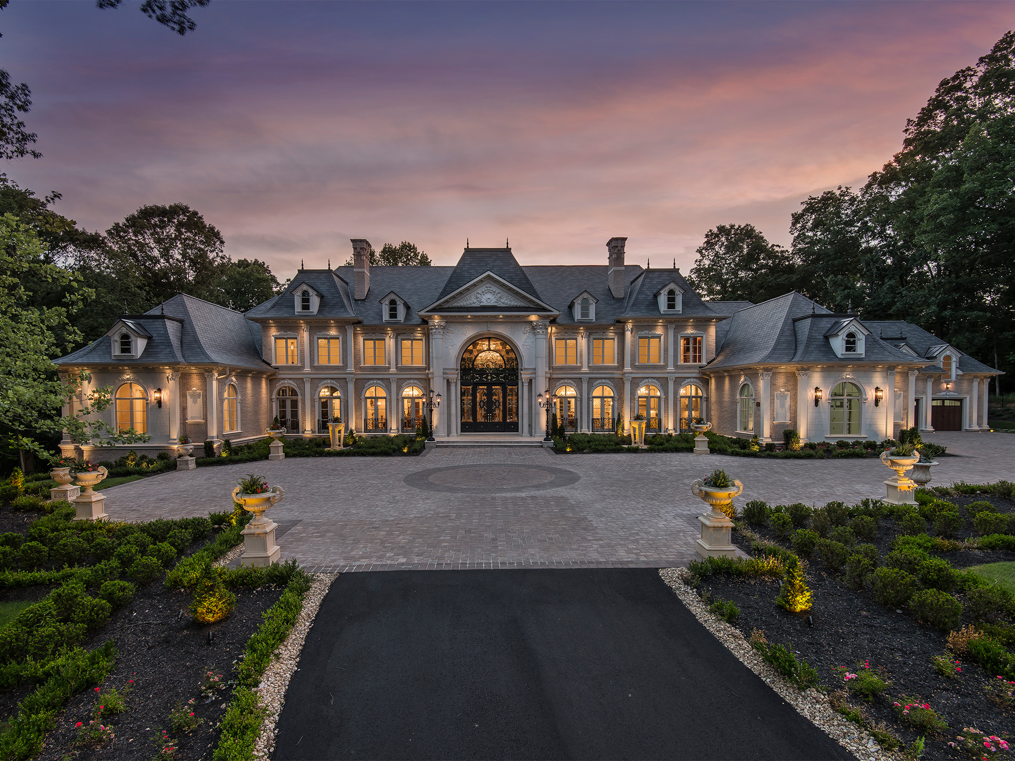 Luxury Home Magazine of Washington, DC Features a Magnificent Mansion