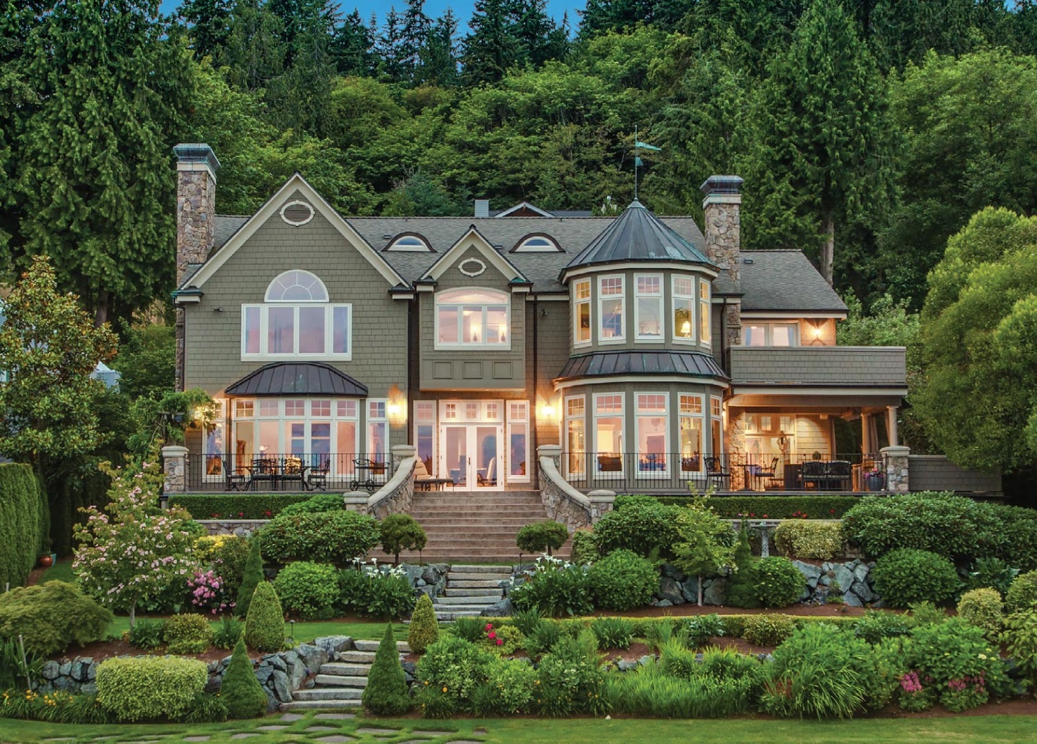 Seattle presents impeccable Lake Sammamish waterfront living on the