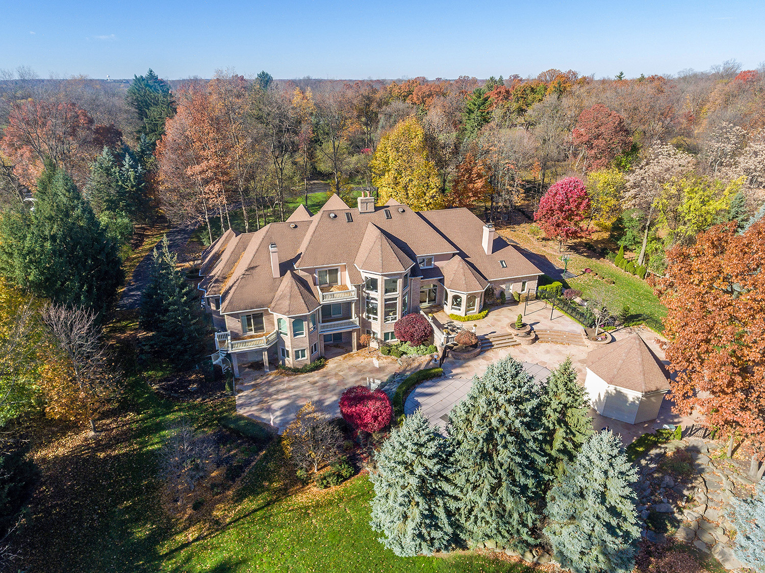 Michigan features Meadowbrook View Estates on the front cover of issue 3.6