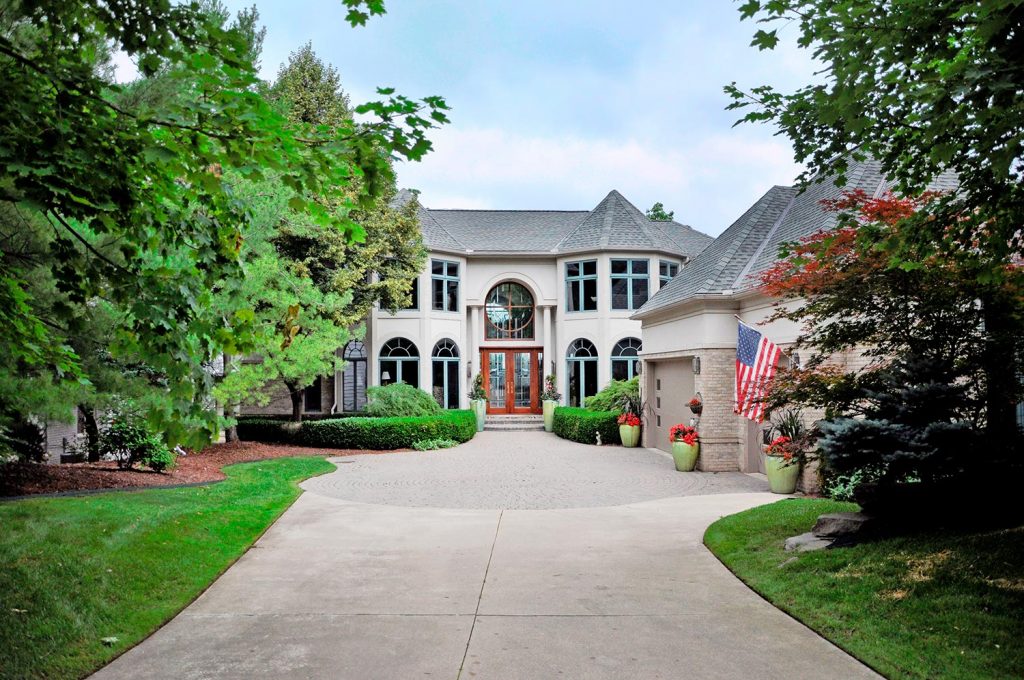 Greater Michigan Issue 4.1 Upper Straits Lakefront Estate In Orchard Lake