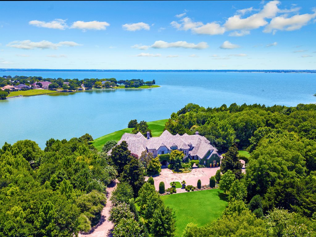 Lakefront Estate on 13.9 acres in Dallas Fort Worth Issue 12.4
