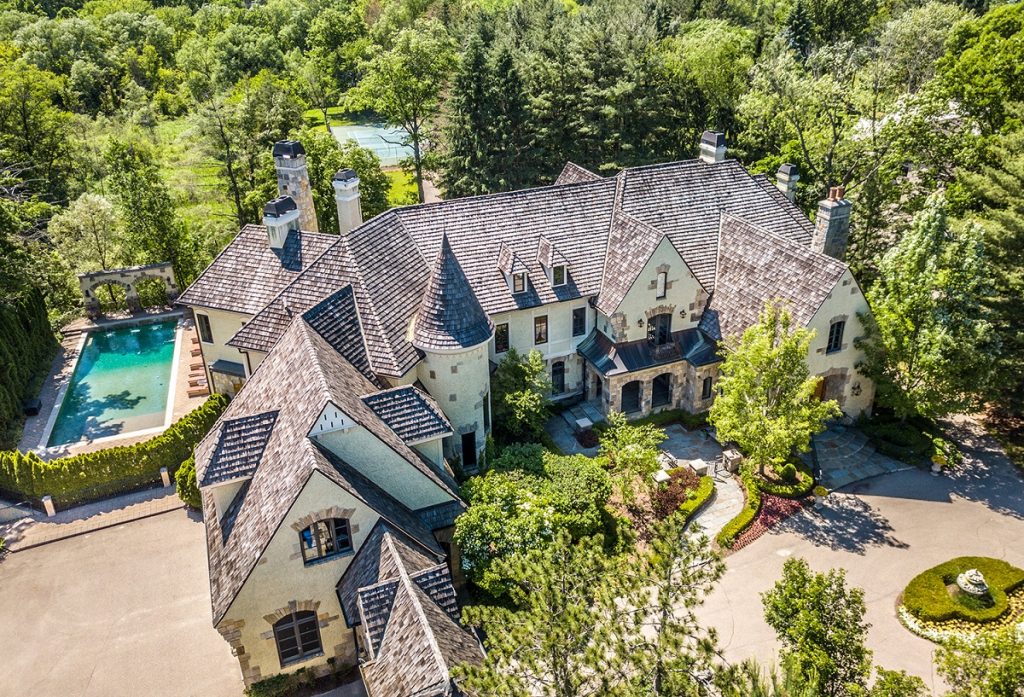 West Bloomfield Township Castle in Greater Michigan Issue 5.4