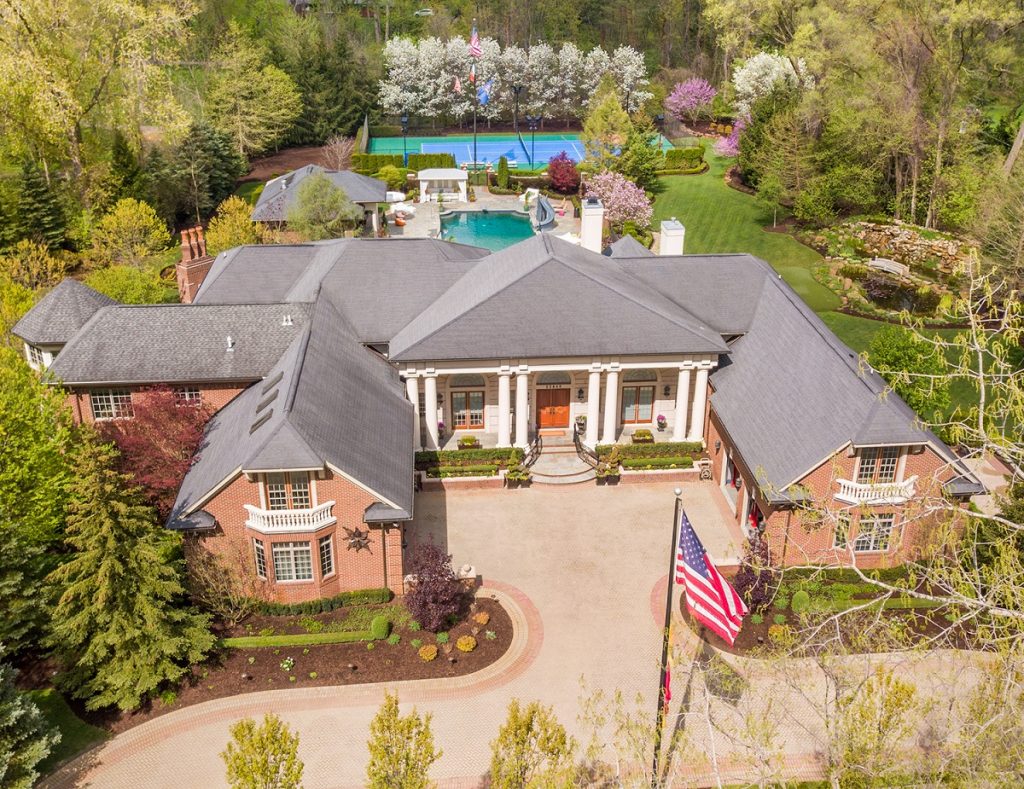 Franklin Entertainer's Estate in Greater Michigan Issue 5.5