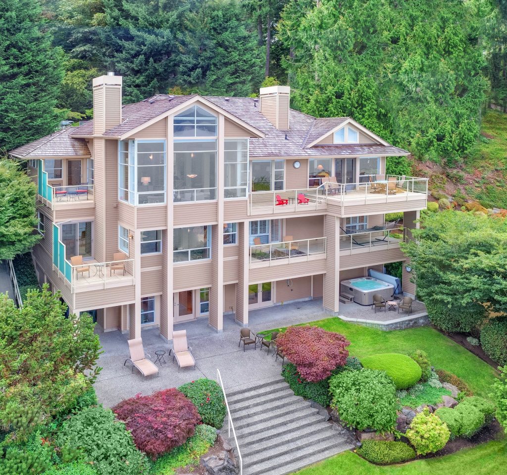 Lake Sammamish Luxury on the cover of LHM Seattle 12.5