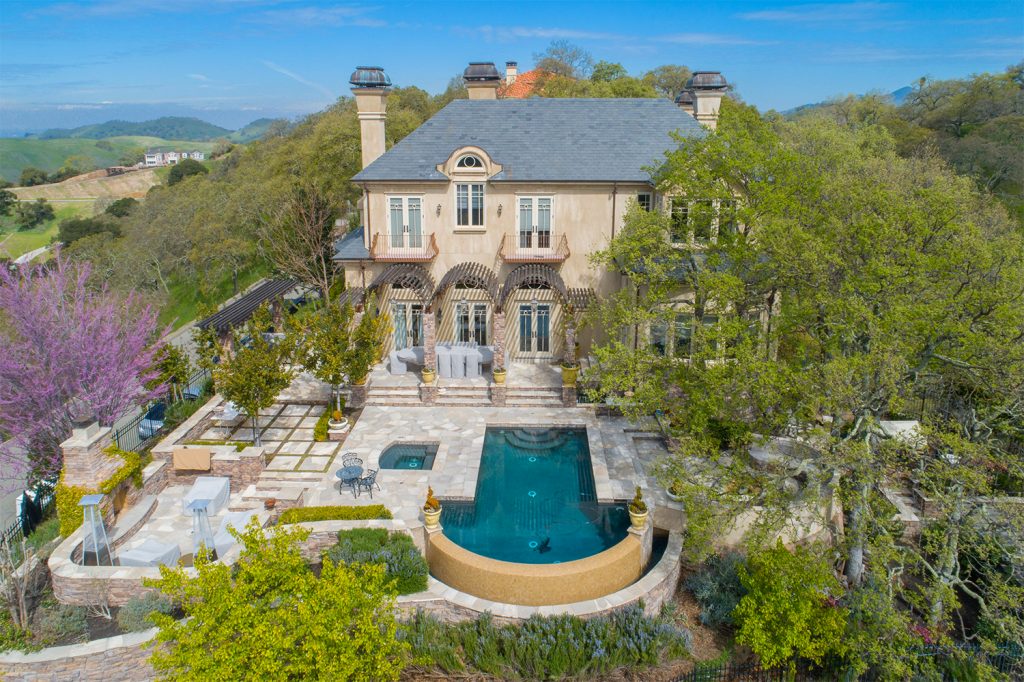 Luxury Alamo Estate on the Cover of East Bay Issue 6.6