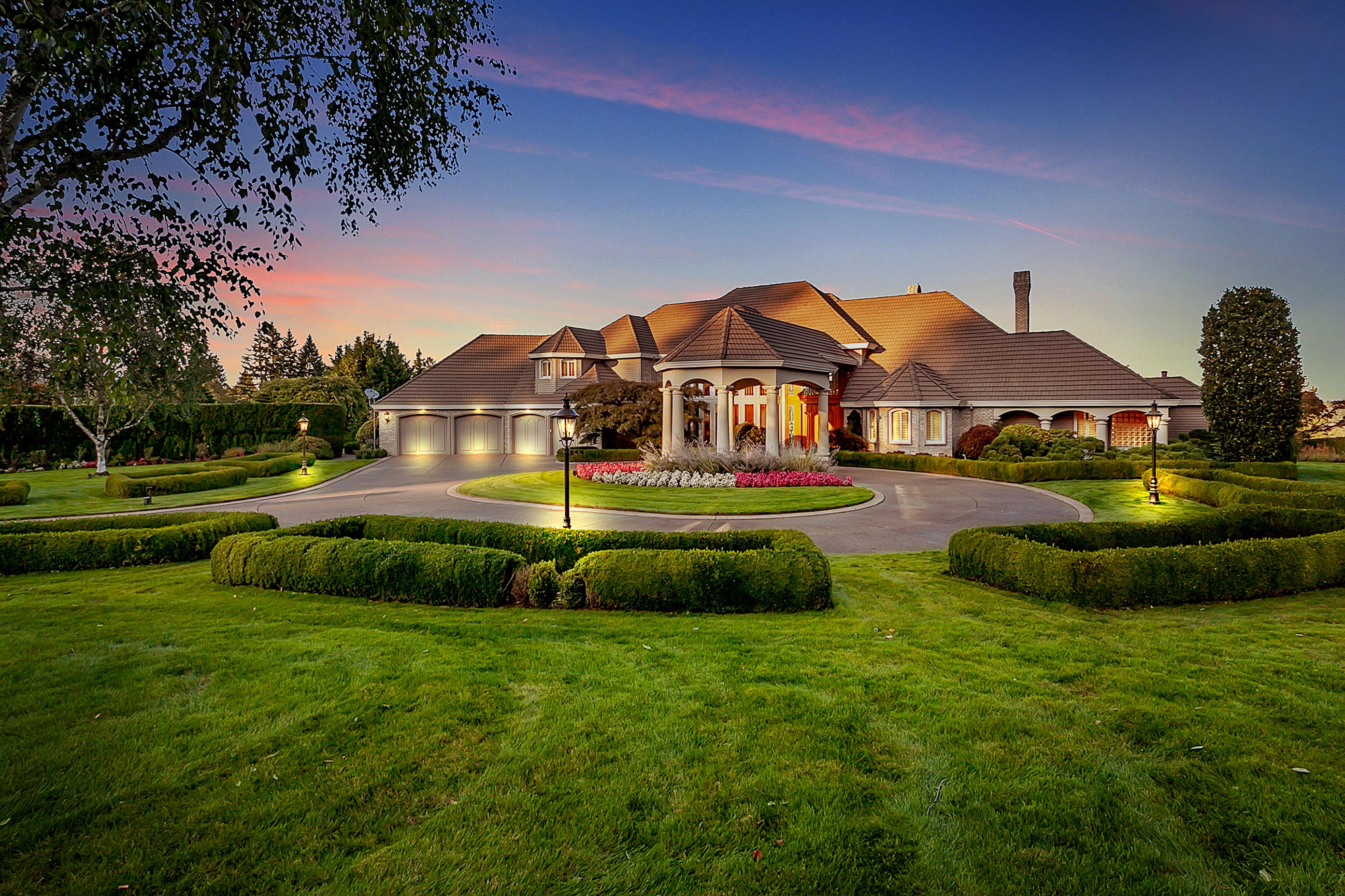 Stafford Valley View Estate on the Cover of LHM Oregon 18.2