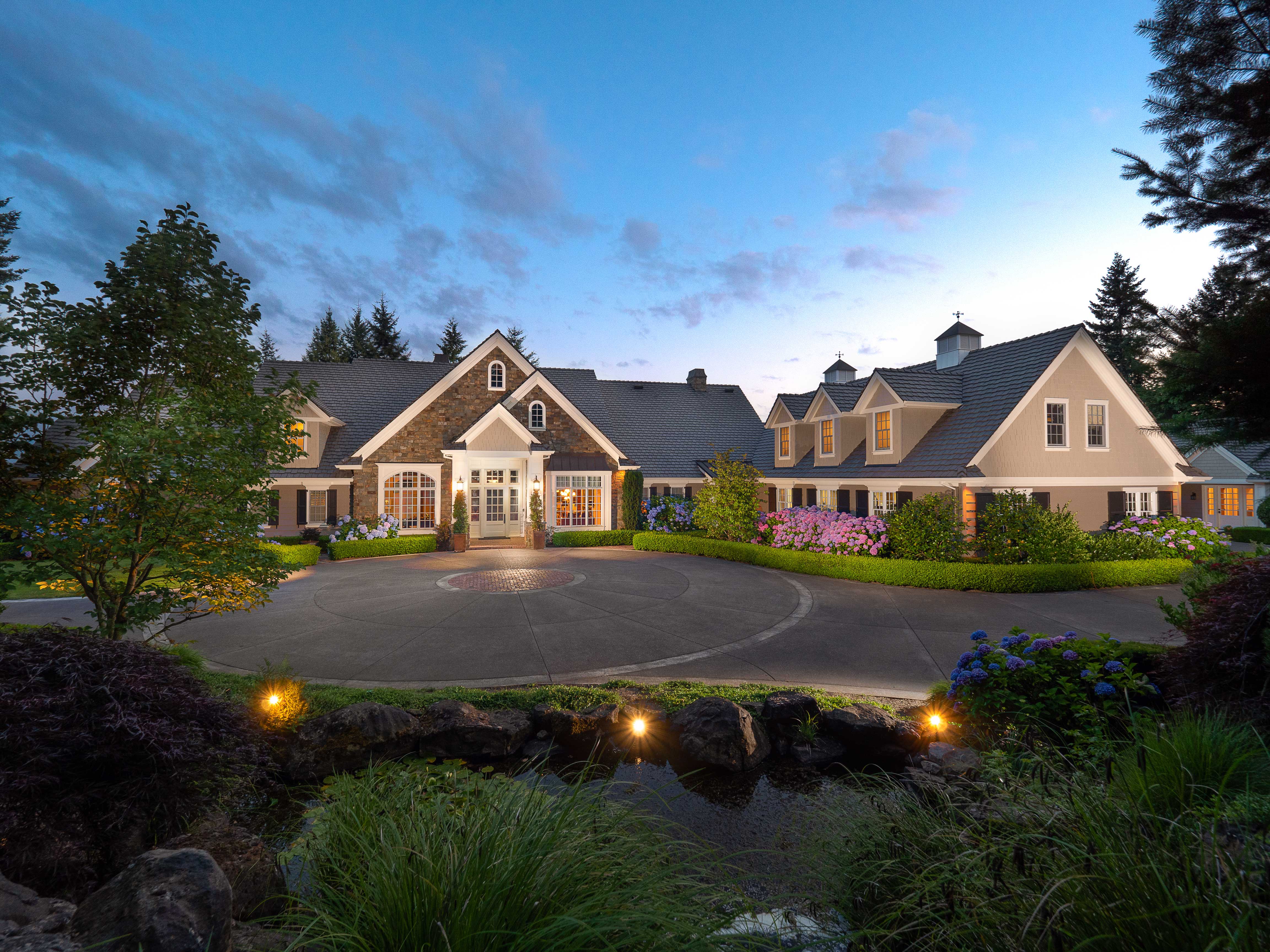 Willamette Valley View Estate on the Cover of LHM Oregon 18.3