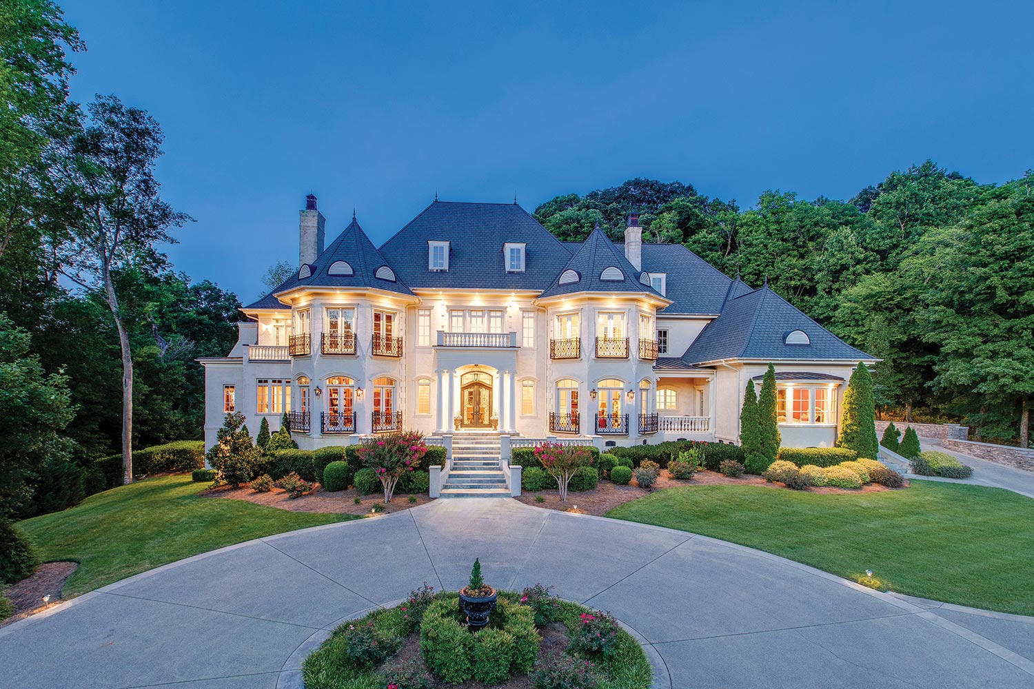 Private LaurelBrooke Estate on the Cover of LHM Nashville Issue 6.4
