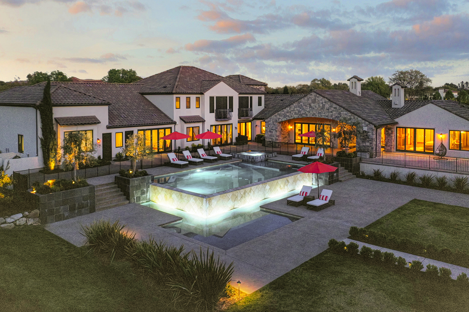 Spectacular Loomis Estate on the Cover of LHM Greater Sacramento 16.4