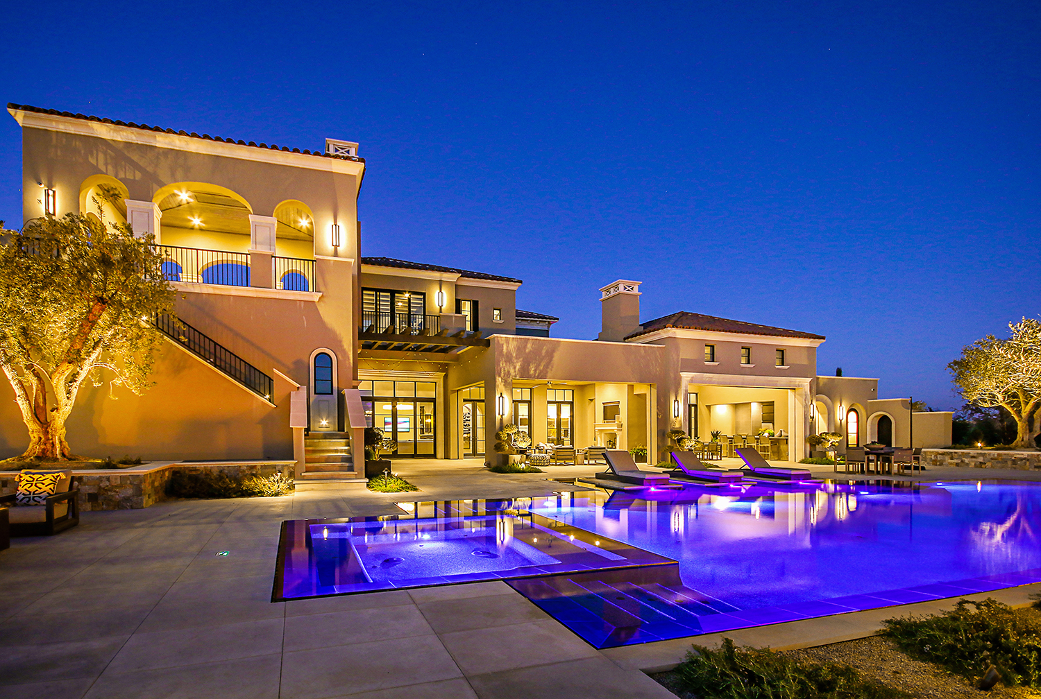 21 Acre Villa in Loomis on the Cover of LHM Greater Sacramento 16.6