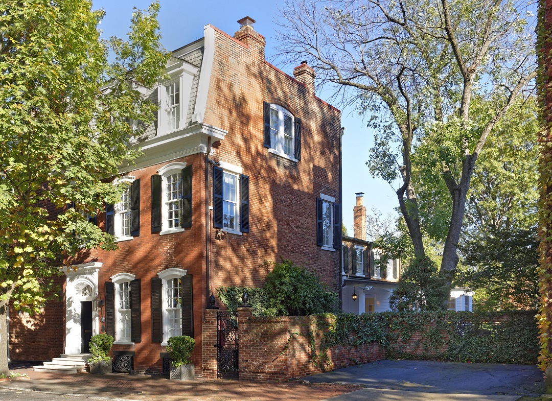 Old Town Alexandria Beauty on the Cover of LHM Washington DC 15.1