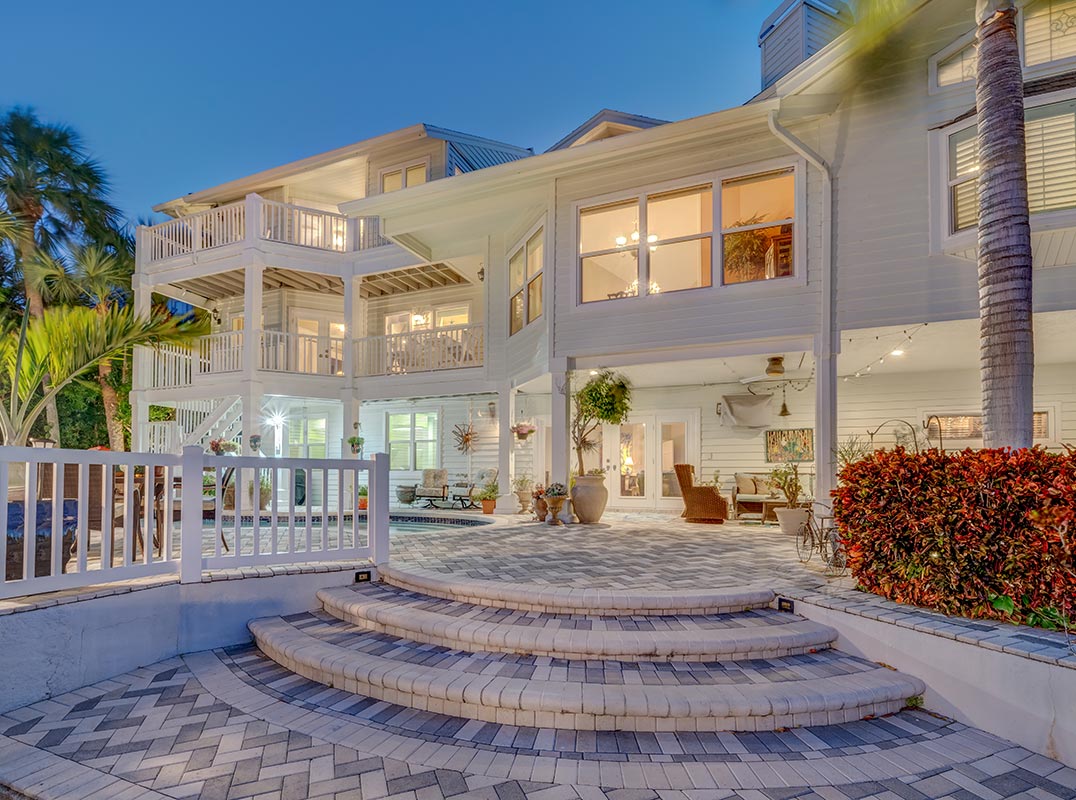 Luxury Homes, Real Estate, Realtors Luxury Home Magazine