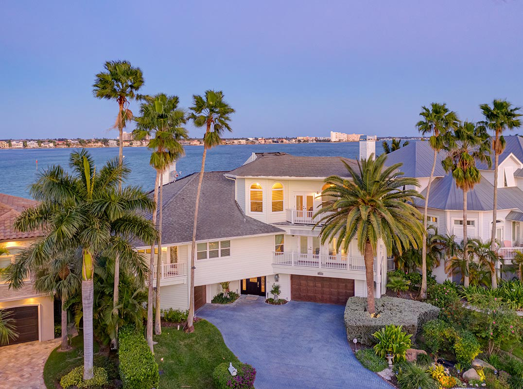 Luxury Homes, Real Estate, Realtors Luxury Home Magazine