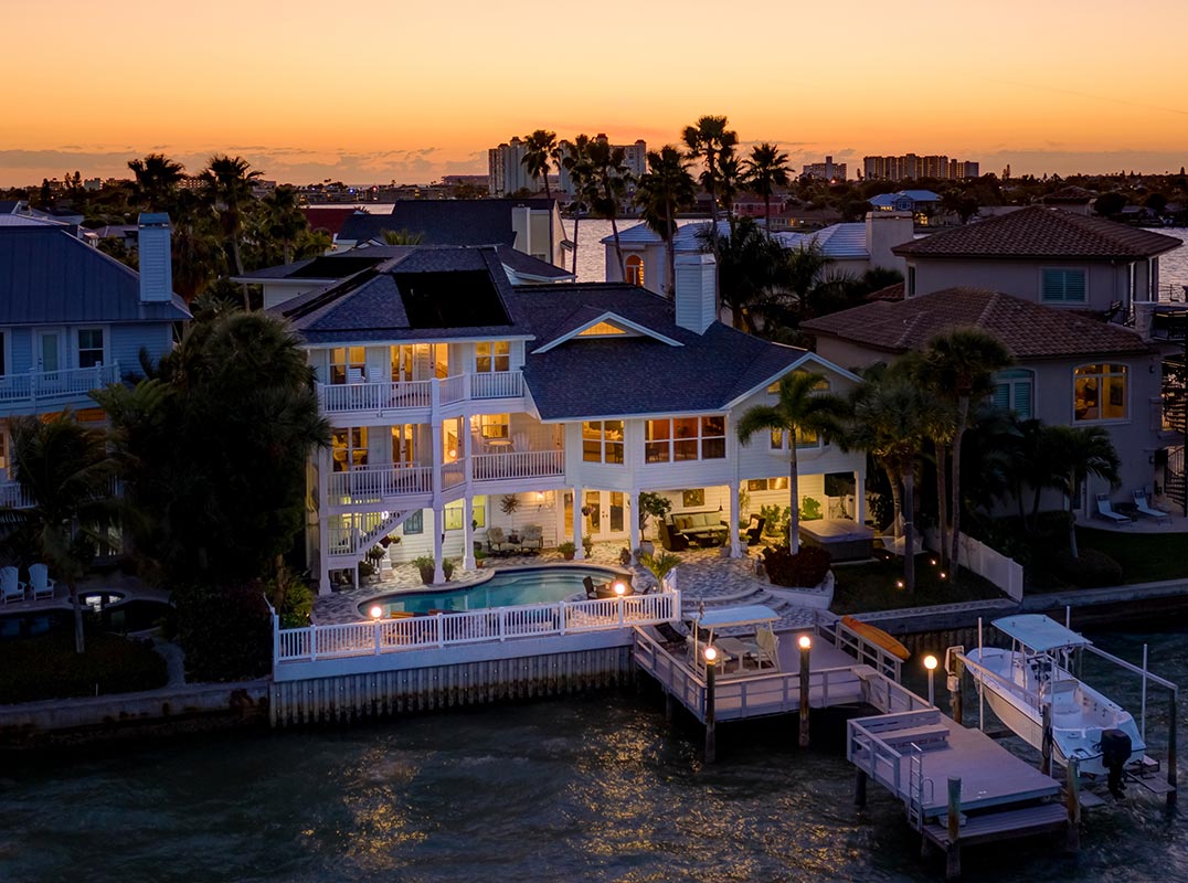 Luxury Homes, Real Estate, Realtors Luxury Home Magazine