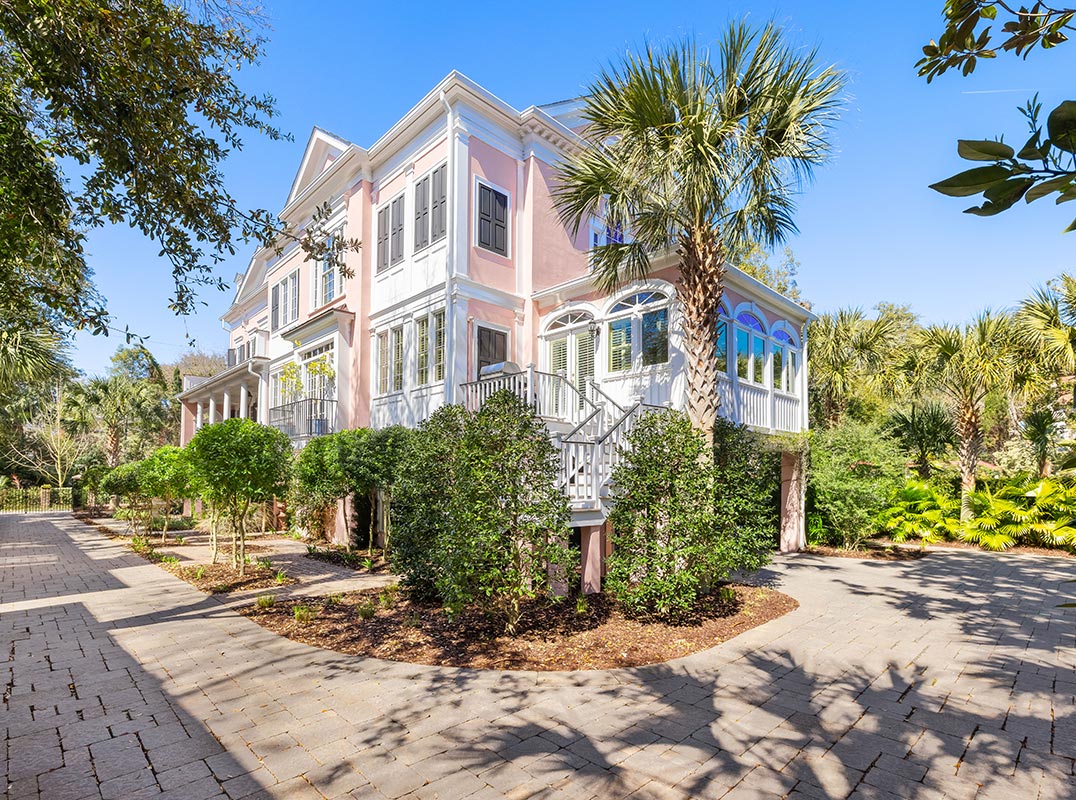 Charleston South of Broad Historic Charm + Modern Amenenities