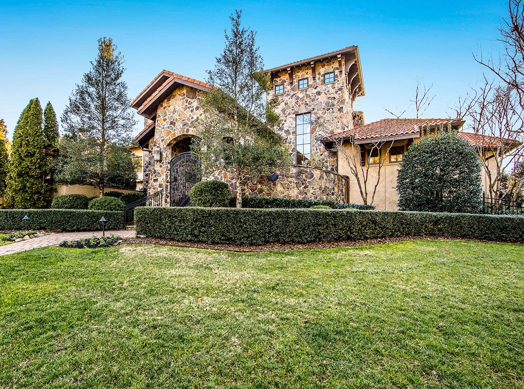 Tuscan Inspired Villa in Olde Providence South