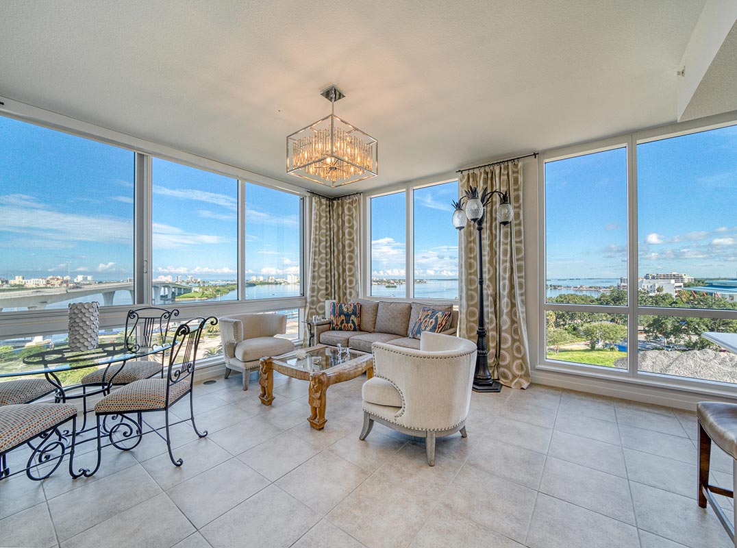 Tampa Bay Immaculate Waters Edge Condo In Downtown Clearwater