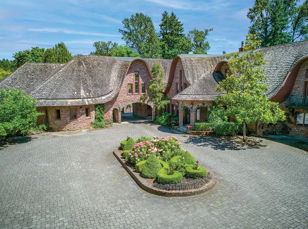 ENGLISH MANOR WITH PRIVATE  WILLAMETTE RIVER FRONTAGE