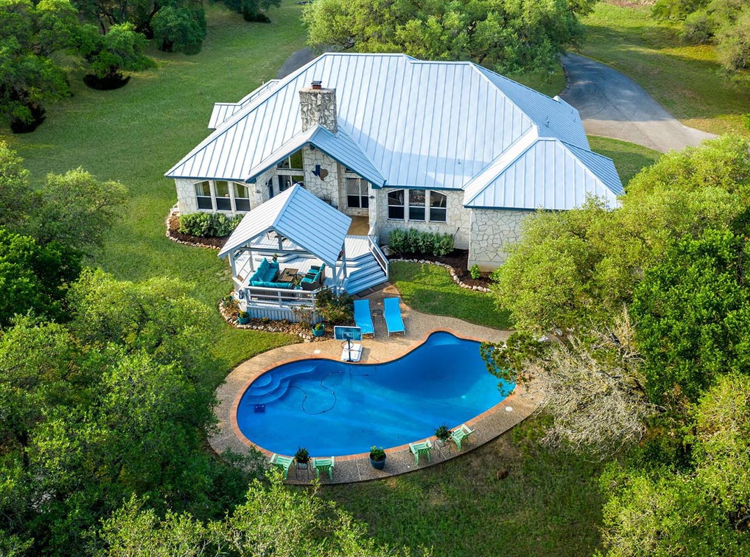 Private 7.8 Acre Property With Pool In Spring Branch