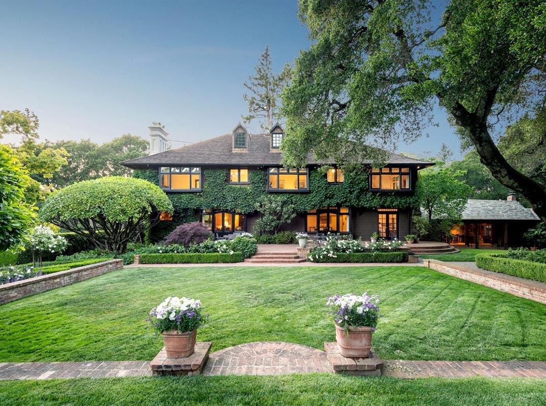 Spectacular Central Woodside Estate