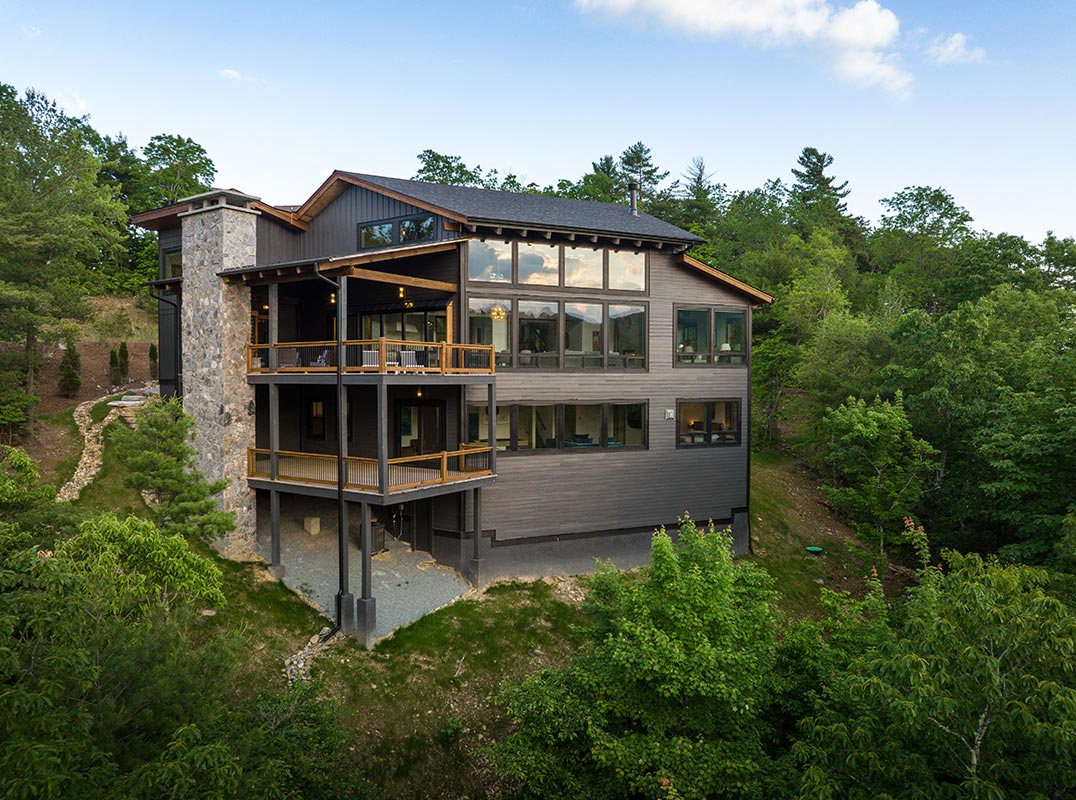 Classic Meets Modern in This Stunning Mountain Retreat
