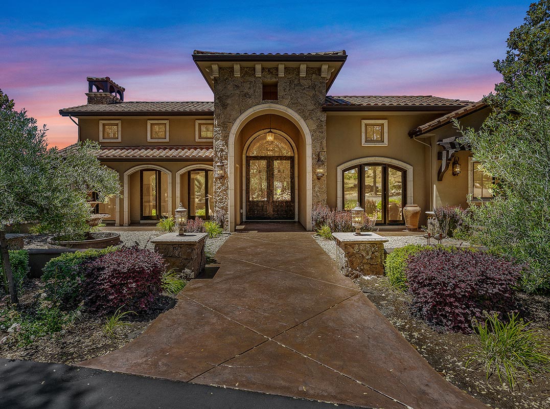 Luxurious Rustic-Modern Single Story Estate