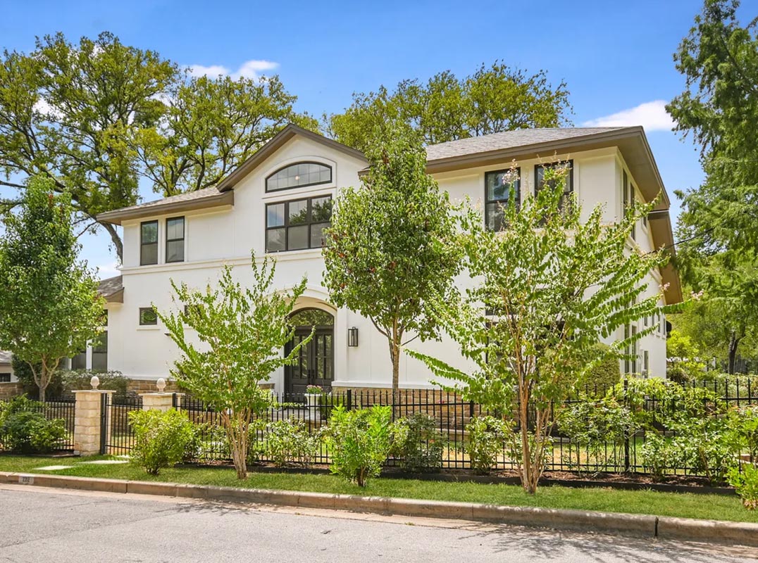 In The Heart Of Austin's Highly Cherished Tarrytown 