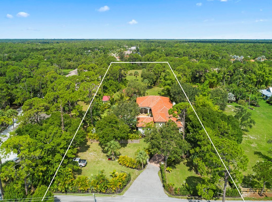 Private 2.5 Acre Tropical Oasis