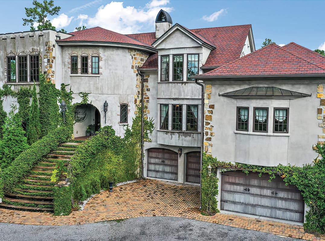 Unique and Elegant Residence on Darrell Creek