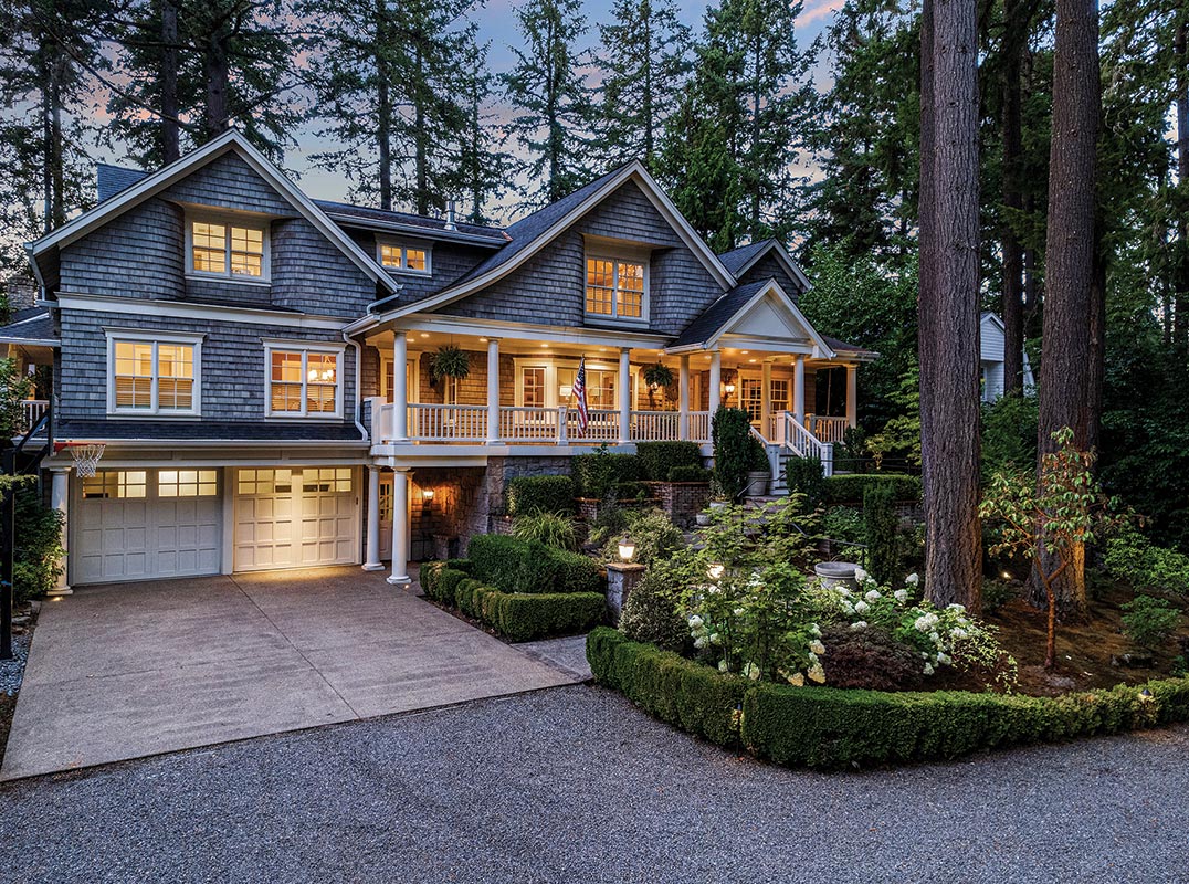 Hamptons Style Home on the 1st Fairway of LO's Golf Course