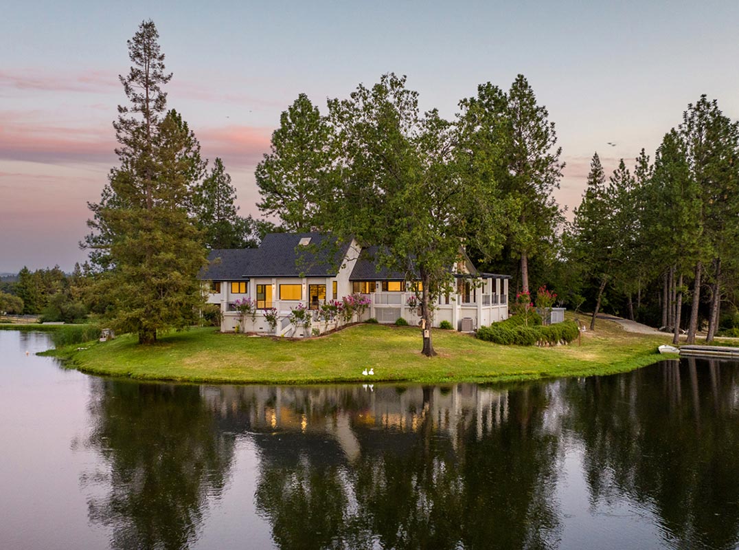 42 Acres on a Private Lake