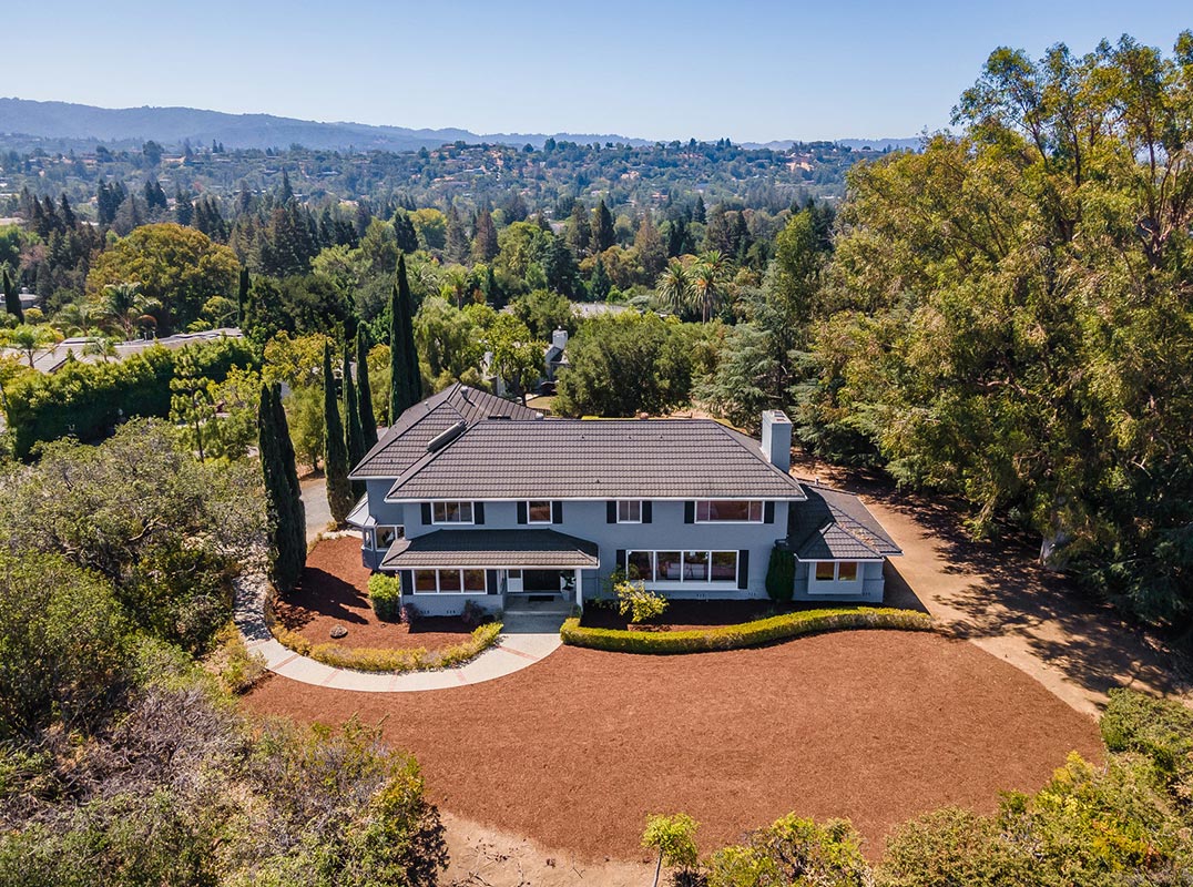 Perfectly Knolltop Site Featuring Breathtaking Views