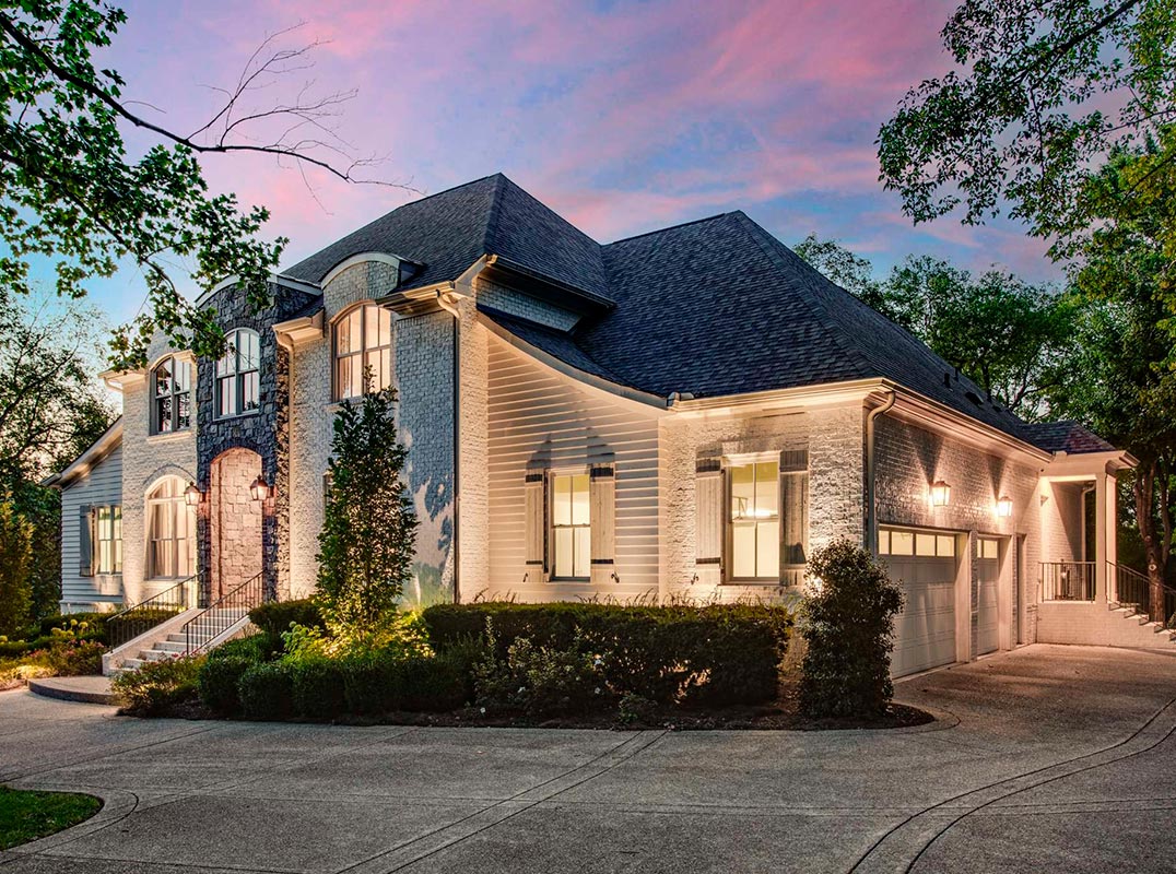 Handsome home in Oak Hill
