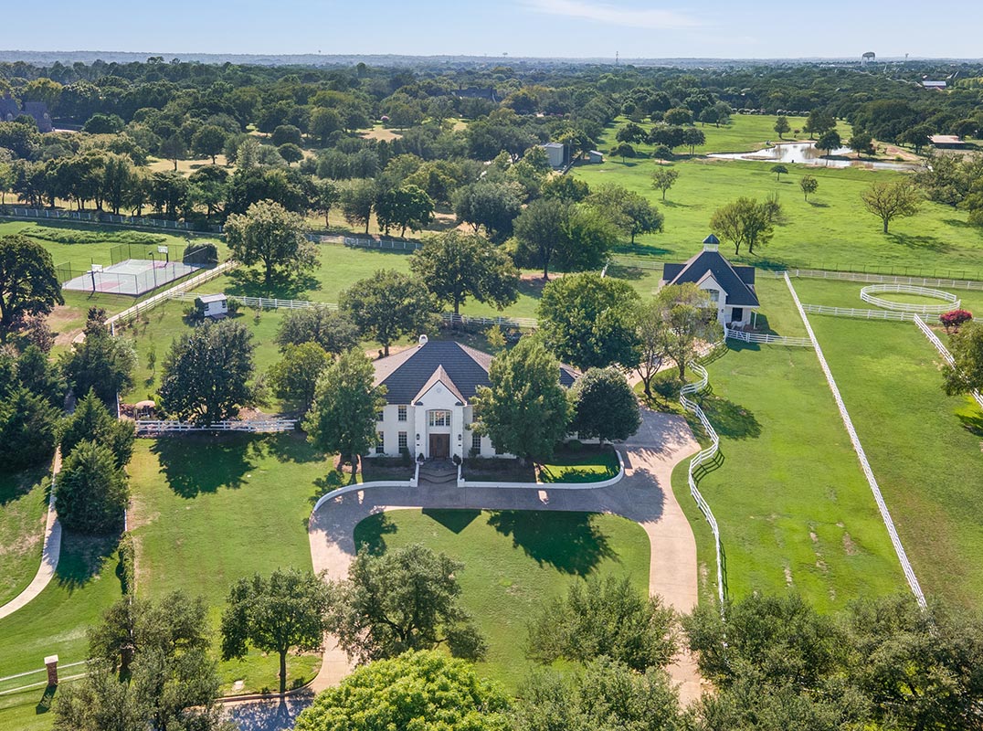 Equestrian Estate In The Heart Of Colleyville