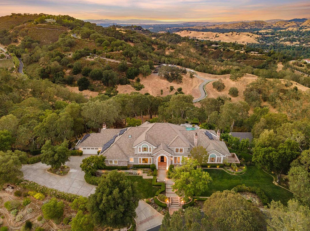 Exceptional Estate Located On A 7.16 Acre Lot Within Alamo Ridge