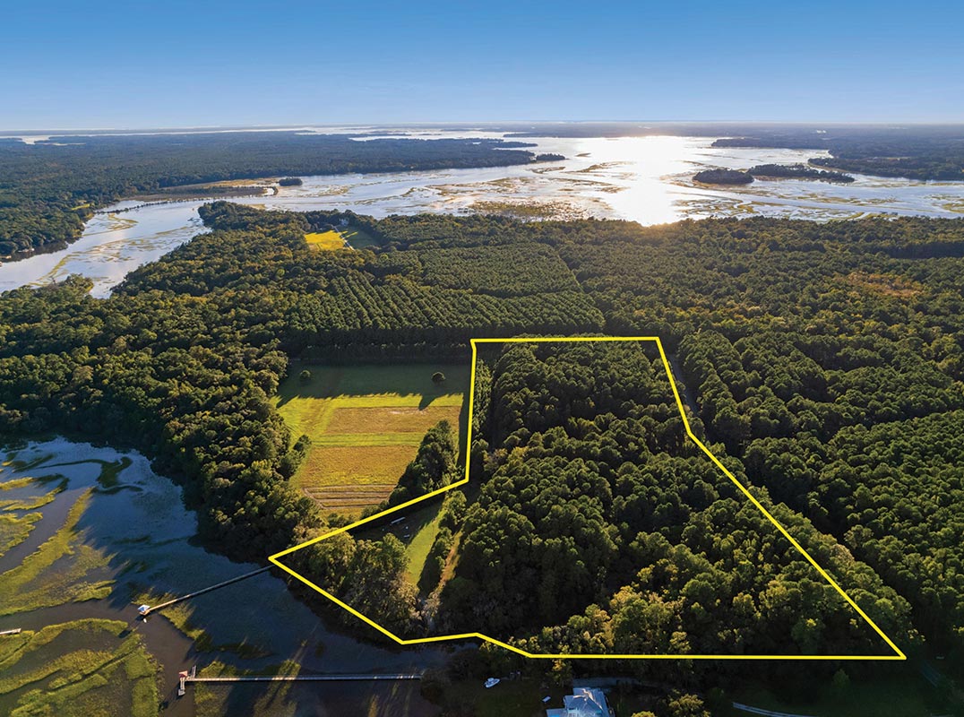  Build Your Dream Home on this Beautiful & Private Waterfront Retreat