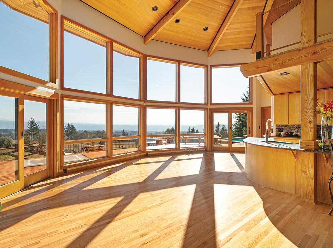 FOREST LIVING LUXURY HOME WITH COLUMBIA RIVER VIEW