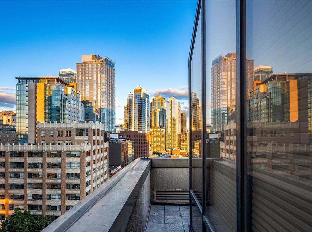 Downtown Seattle Penthouse Look-Out