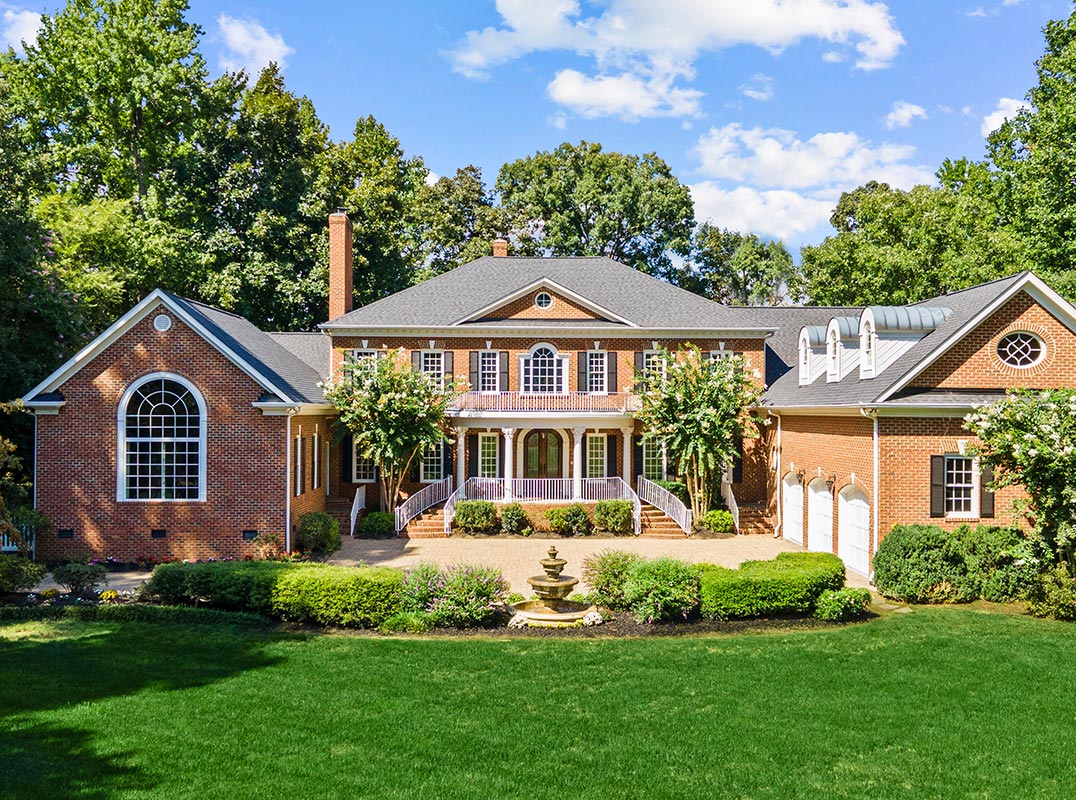 Premier Waterfront Location in The Point Village