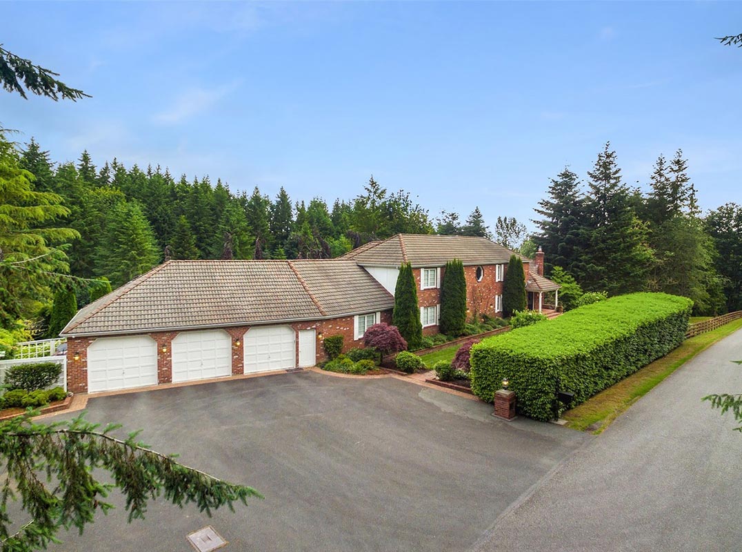 English Hill Storybook Acreage Estate