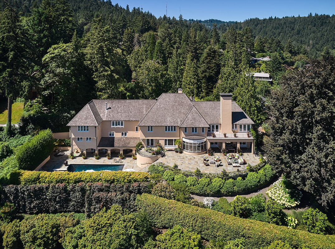 1930 Showstopping Estate in Kings Heights