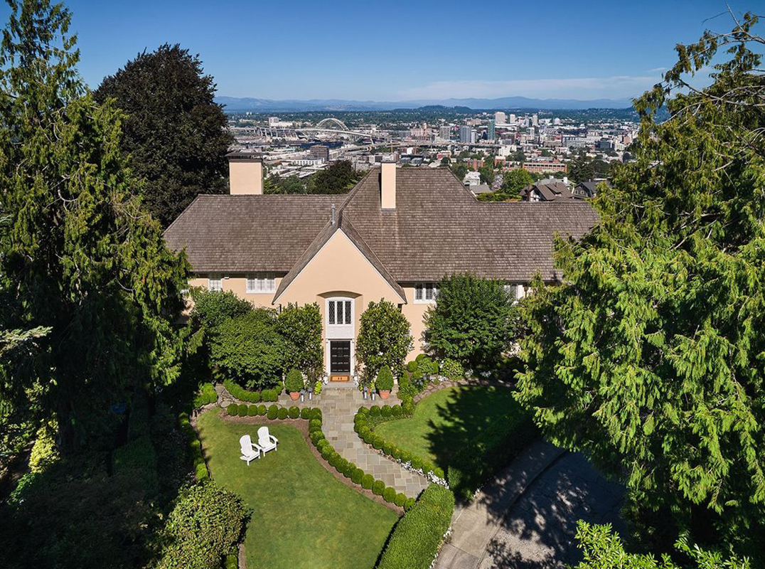 1930 Showstopping Estate in Kings Heights