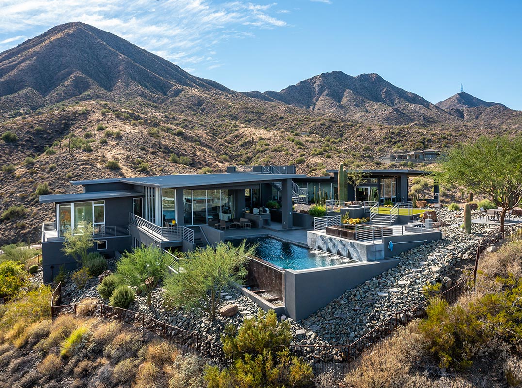 Spacious Contemporary Masterpiece