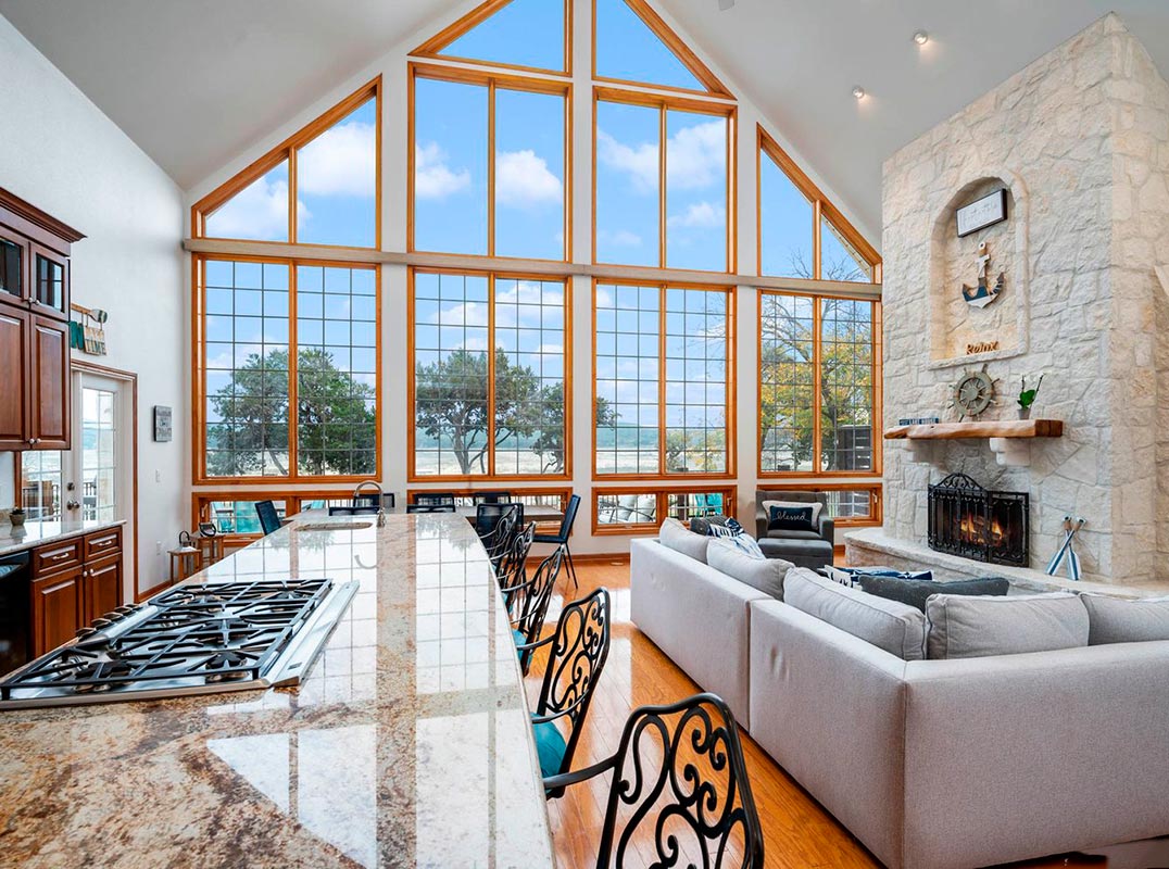  Spectacular Lakefront Listing