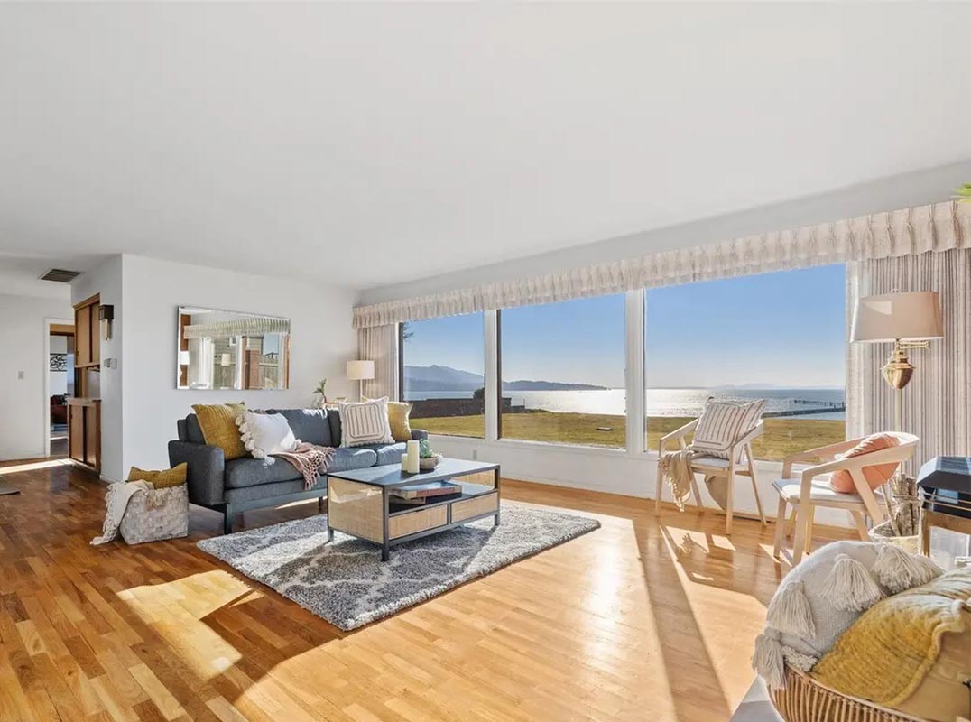 Bellingham Mid-Century Look-Out