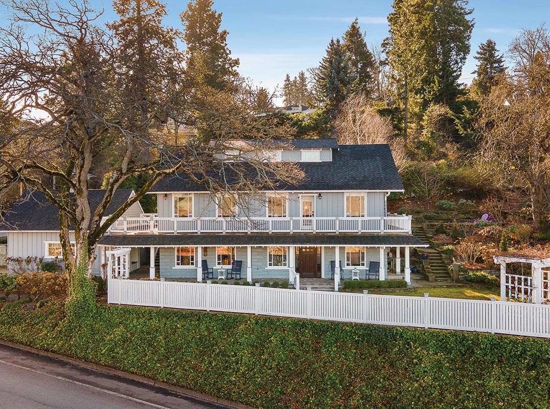 Renovated Cape Cod Style Home with Columbia River Views 