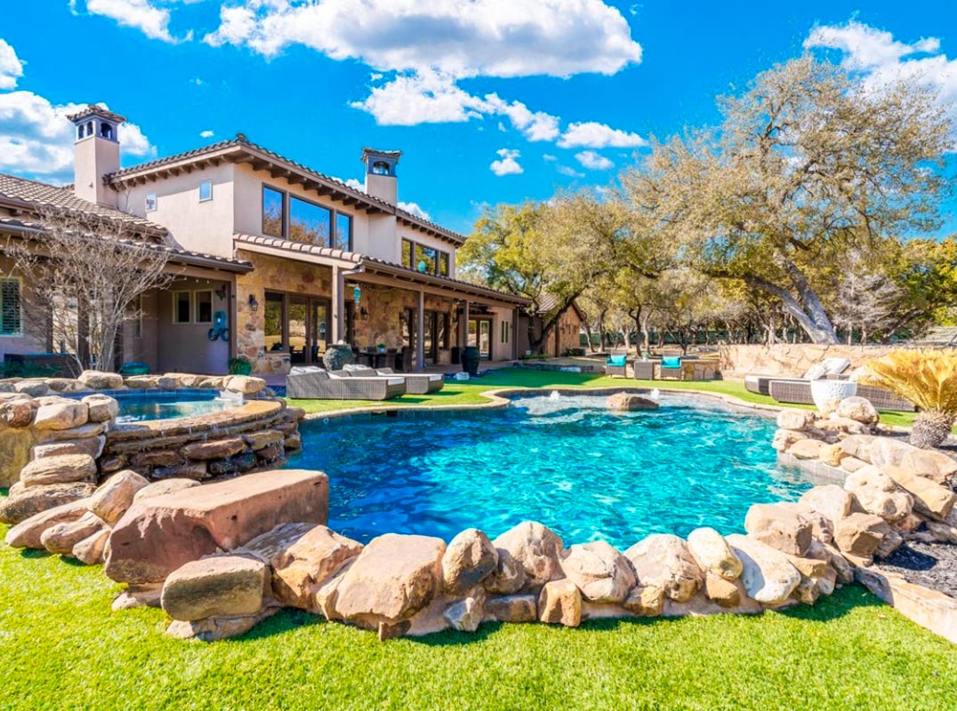 Welcome to your Lakeway Oasis!