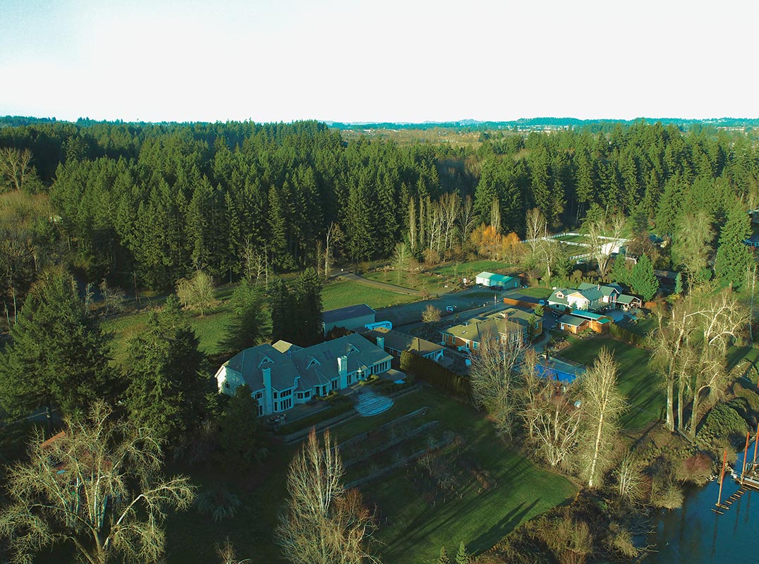 CLOSE-IN RIVERFRONT OASIS