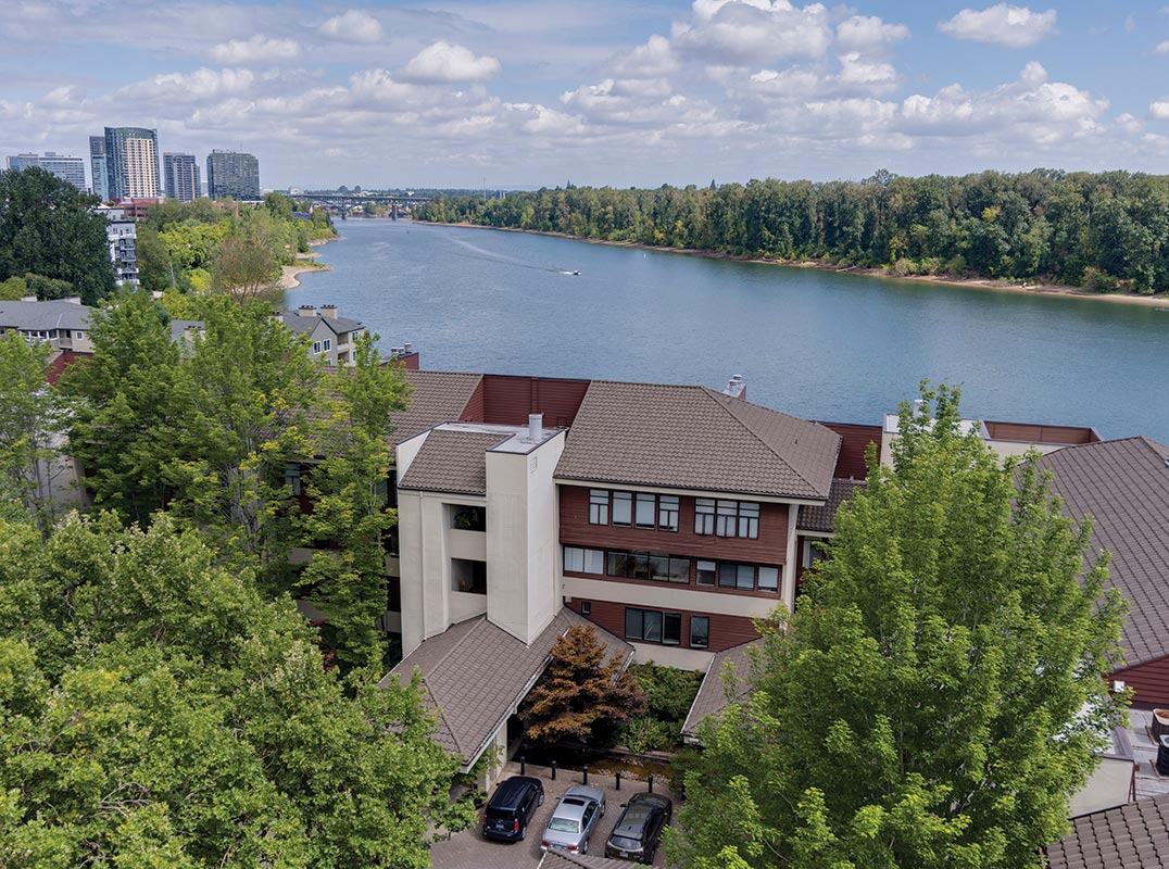 ELEGANT ONE LEVEL RIVERFRONT CONDO