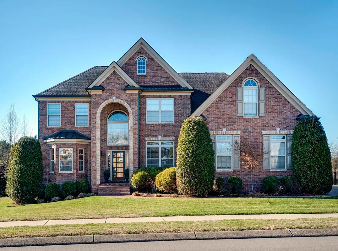 LHM Nashville Beautiful Brick Home On Picturesque Level Lot